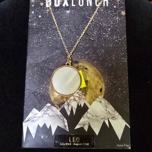 NEW BoxLunch Gold Tone Leo Zodiac Necklace Moon Mountains LIKE PEARL ABALONE